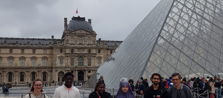 French students at the Louvre Museum